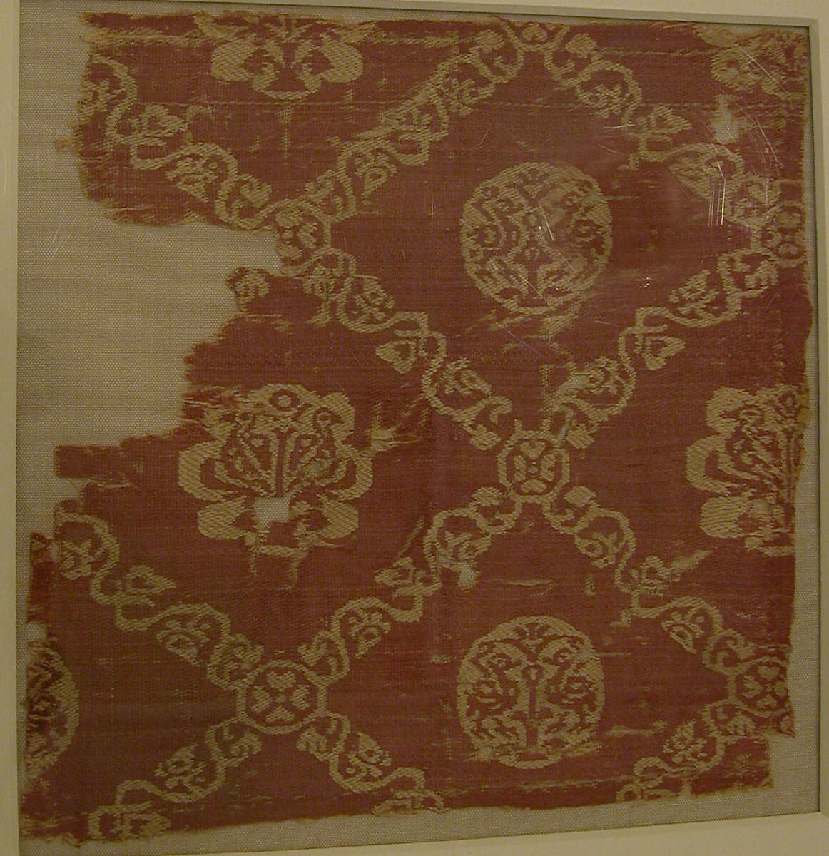 Textile Fragment with Vine Lattice and Birds, Silk; samit