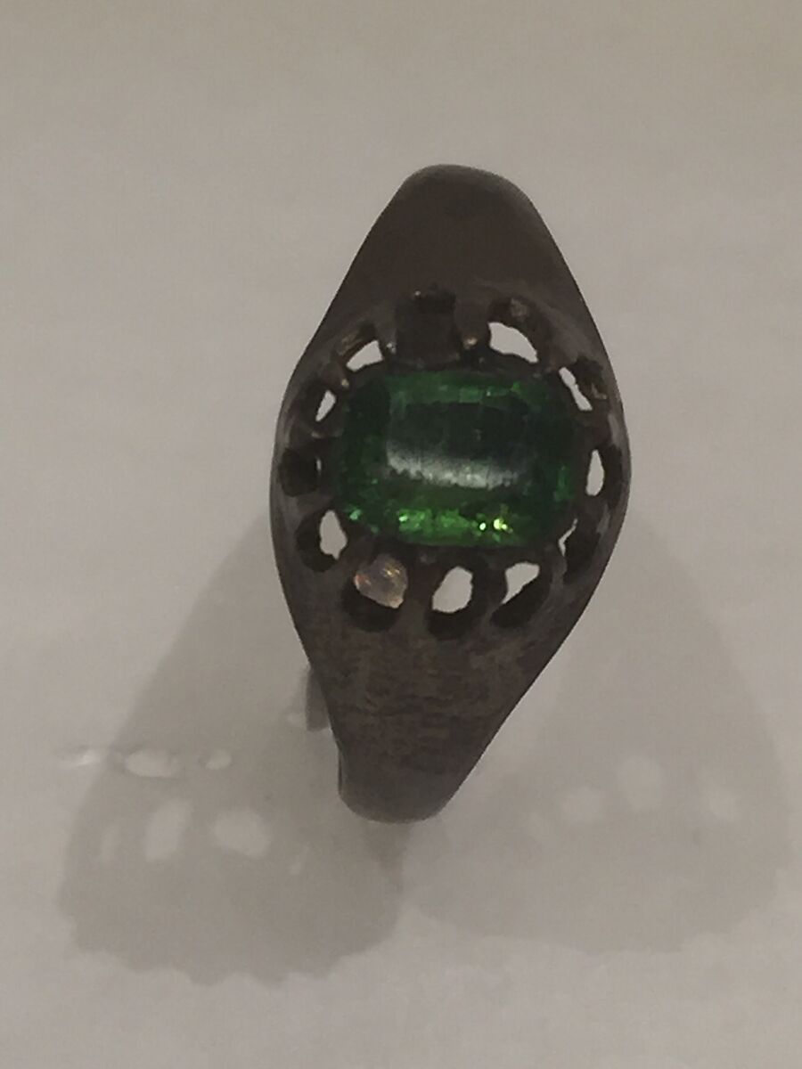 Ring, Silver and green stone 