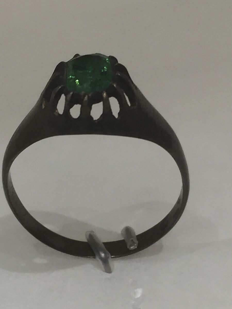 Ring, Silver and emerald