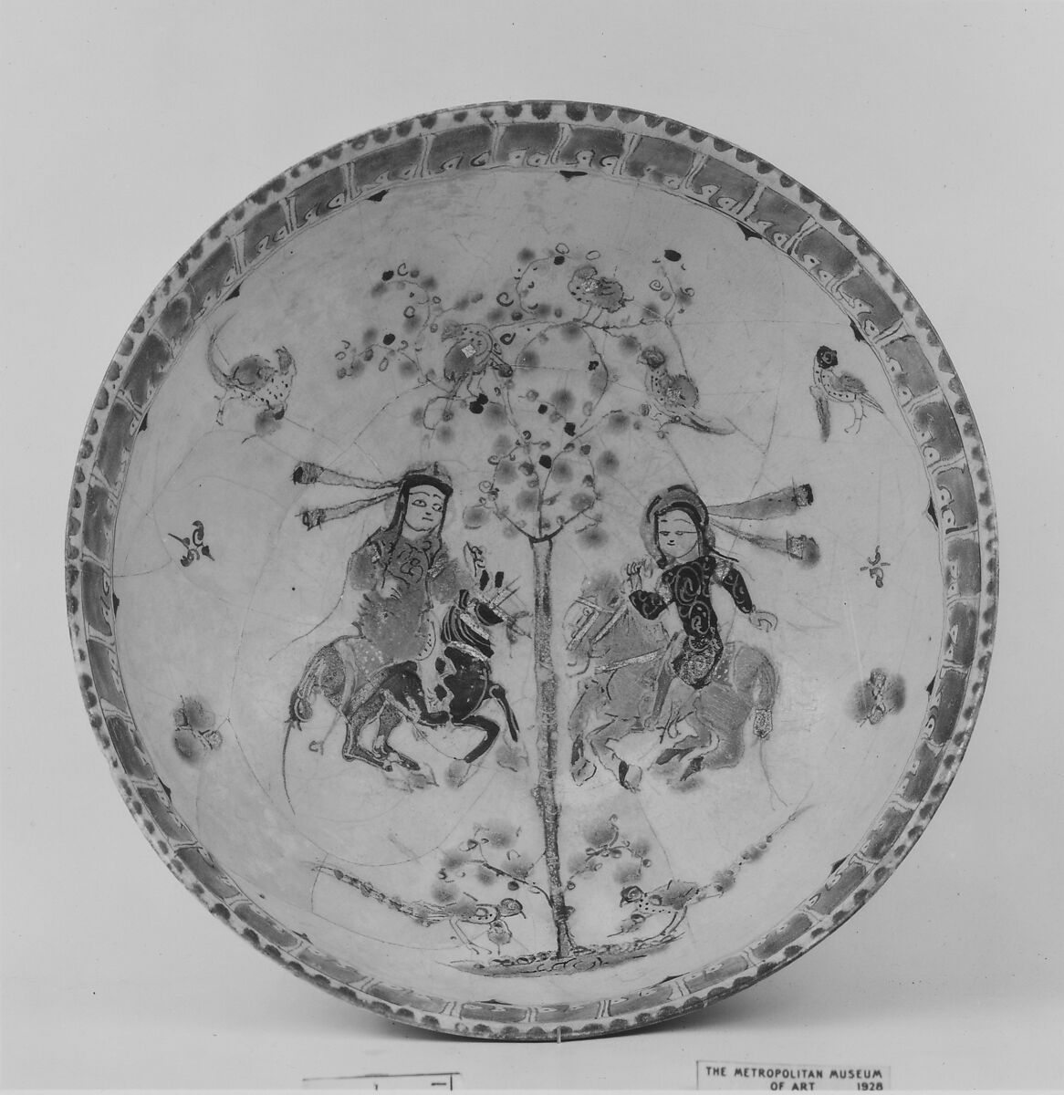 Bowl, Stonepaste; overglaze painted (mina'i)