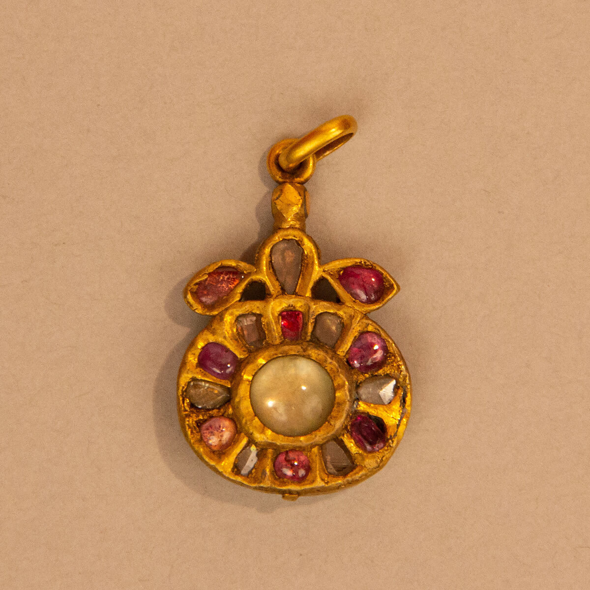 Pendant, Gold 