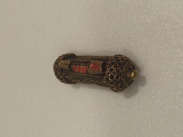 Amulet Case, Gold; filigree
