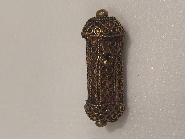 Amulet Case, Gold; filigree 