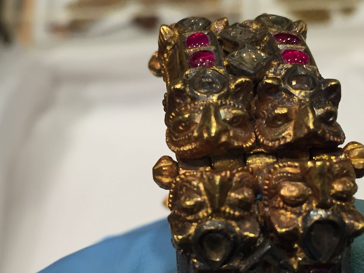 Bracelet with Lion Hinges, Gold; set with diamonds and rubies