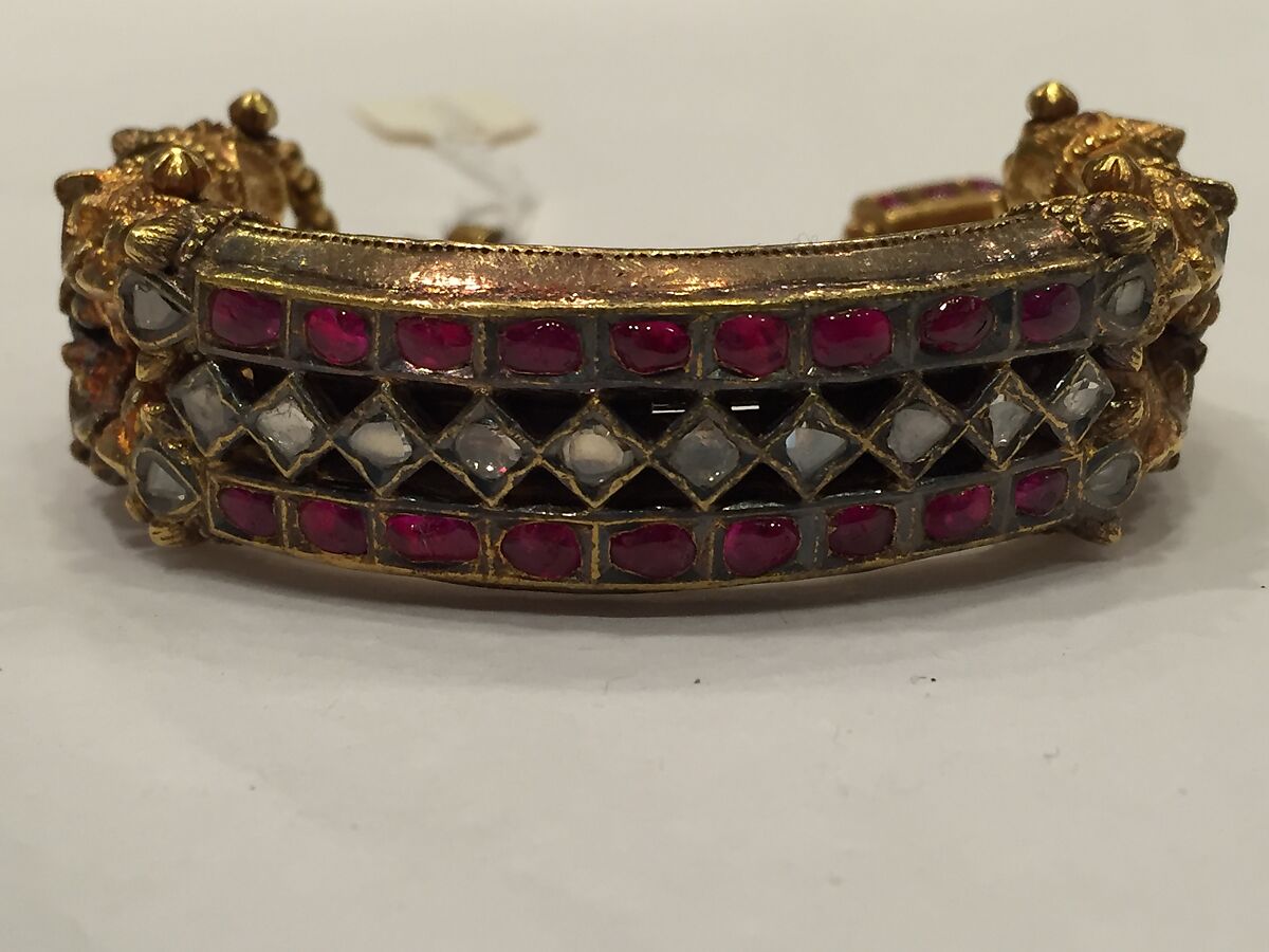 Bracelet with Lion Hinges, Gold; set with diamonds and rubies 