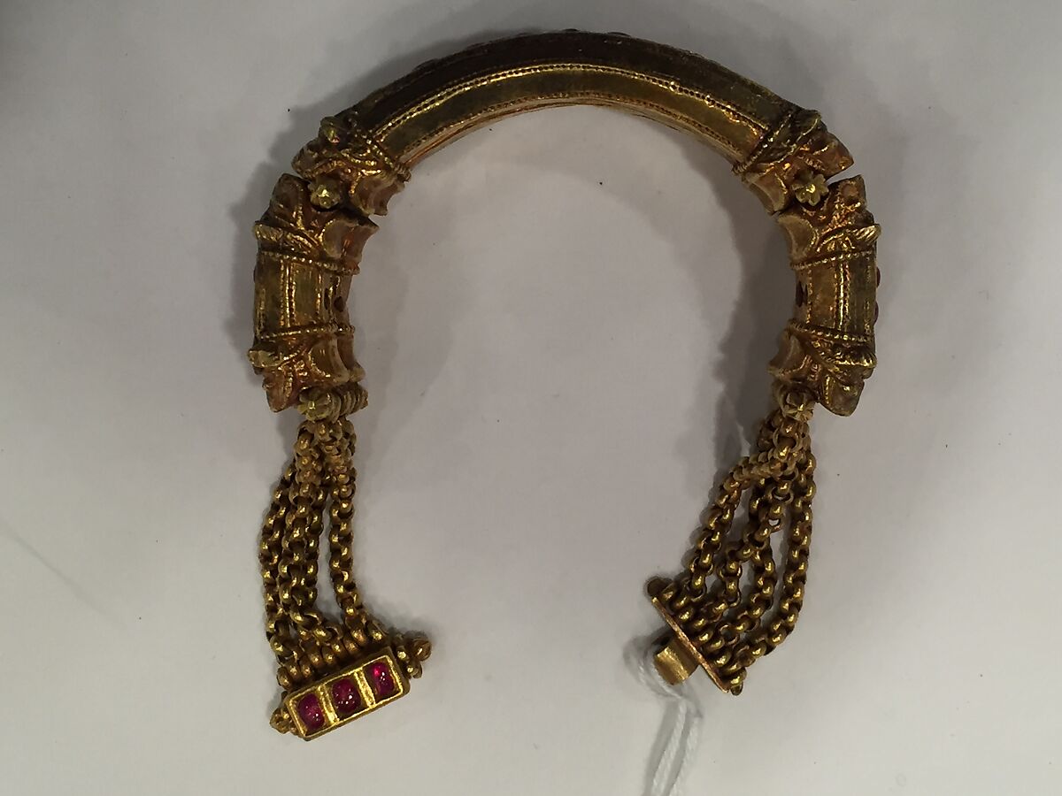 Bracelet with Lion Hinges, Gold; set with diamonds and rubies