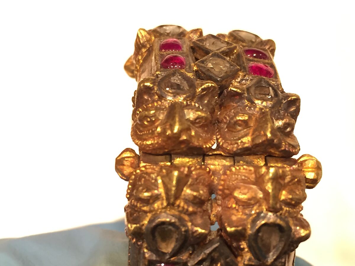 Bracelet with Lion Hinges, Gold; set with diamonds and rubies
