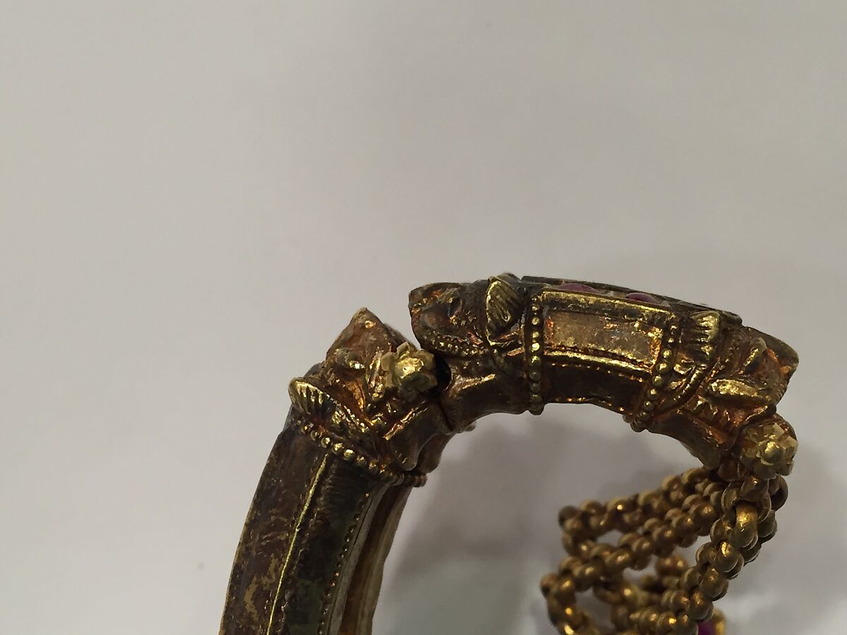 Bracelet with Lion Hinges, Gold; set with diamonds and rubies