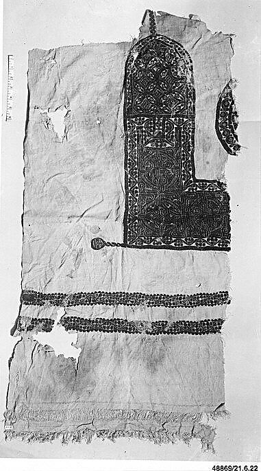 Fragment of a Hanging, Linen, wool; tapestry woven 