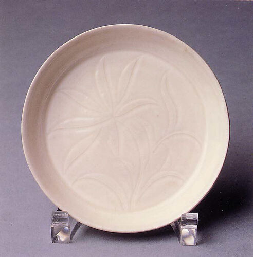 Dish with floral decoration