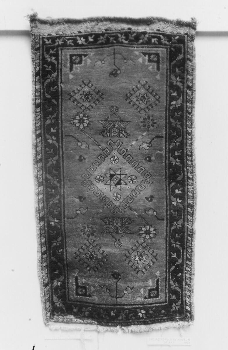 Carpet, Wool (warp, weft and pile); symmetrically knotted pile