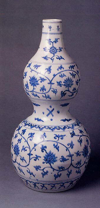 Vase, Porcelain painted in underglaze blue, China 