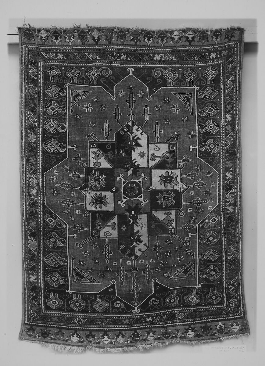 Tribal Carpet with Medallion Design, Wool (warp, weft and pile); symmetrically knotted pile