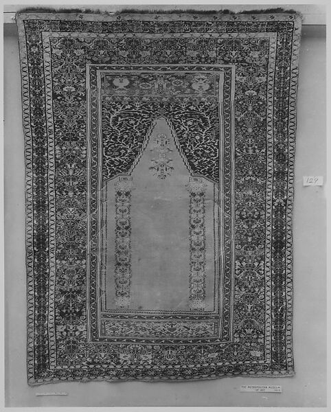 Carpet, Wool (warp, weft, pile); symmetrically knotted pile