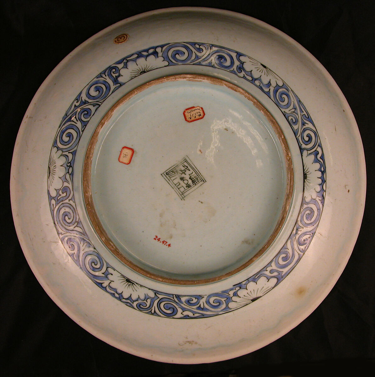 Dish with Two Fighting Lions, Stonepaste; incised and painted under transparent glaze