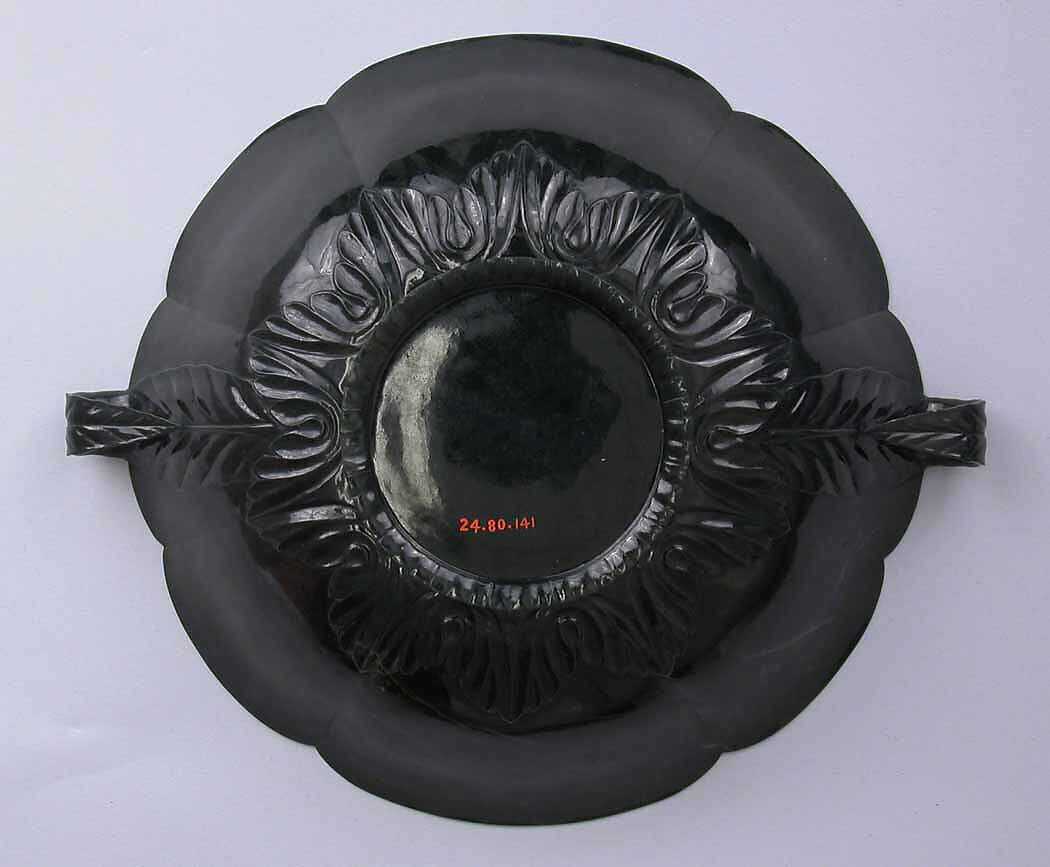 Bowl with Acanthus Leaf Handles, Nephrite