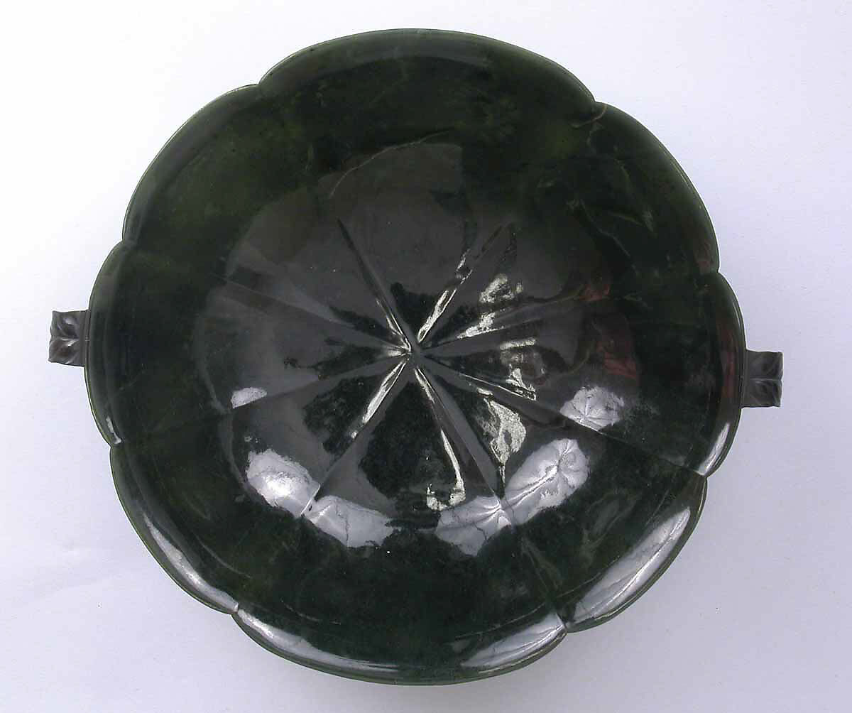 Bowl with Acanthus Leaf Handles, Nephrite 