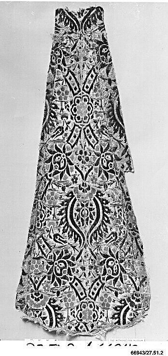 Textile Fragment, Silk; cut and voided velvet with continuous floats of flat metal thread