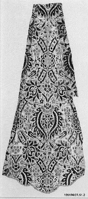 Textile Fragment, Silk; cut and voided velvet with continuous floats of flat metal thread