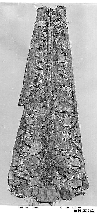 Textile Fragment, Silk; cut and voided velvet with continuous floats of flat metal thread