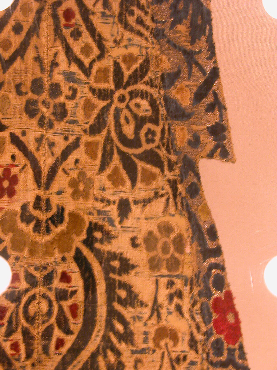 Textile Fragment, Silk; cut and voided velvet with continuous floats of flat metal thread