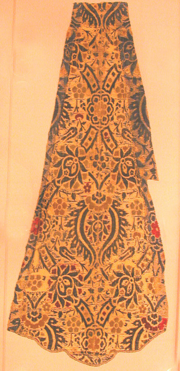 Textile Fragment, Silk; cut and voided velvet with continuous floats of flat metal thread