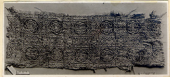 Textile Fragment, Silk, gold wrapped silk, and undyed linen; compound weave