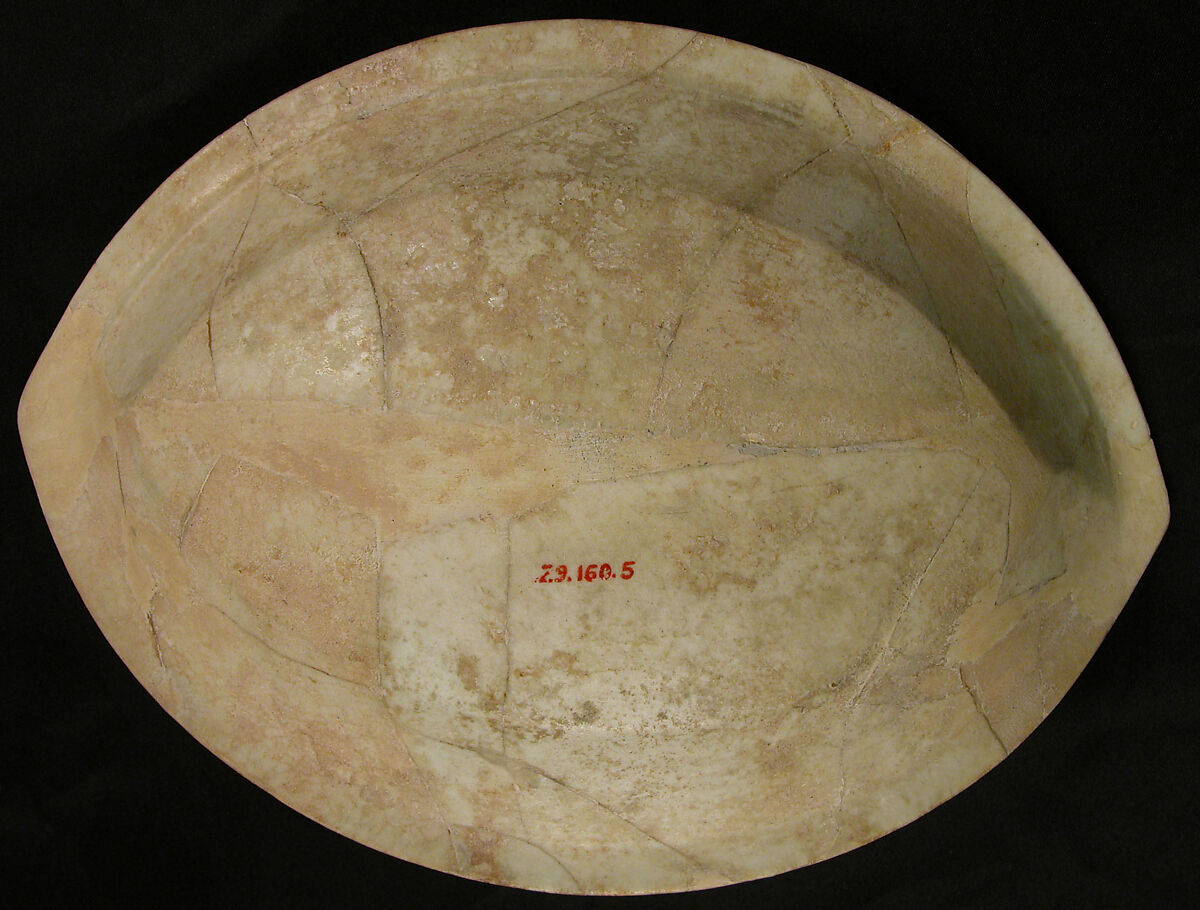 Boat-Shaped Bowl, Stonepaste; transparent colorless glaze