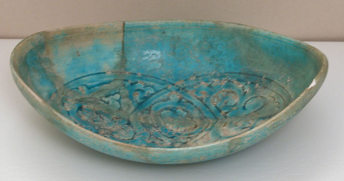 Bowl, Stonepaste; incised and glazed