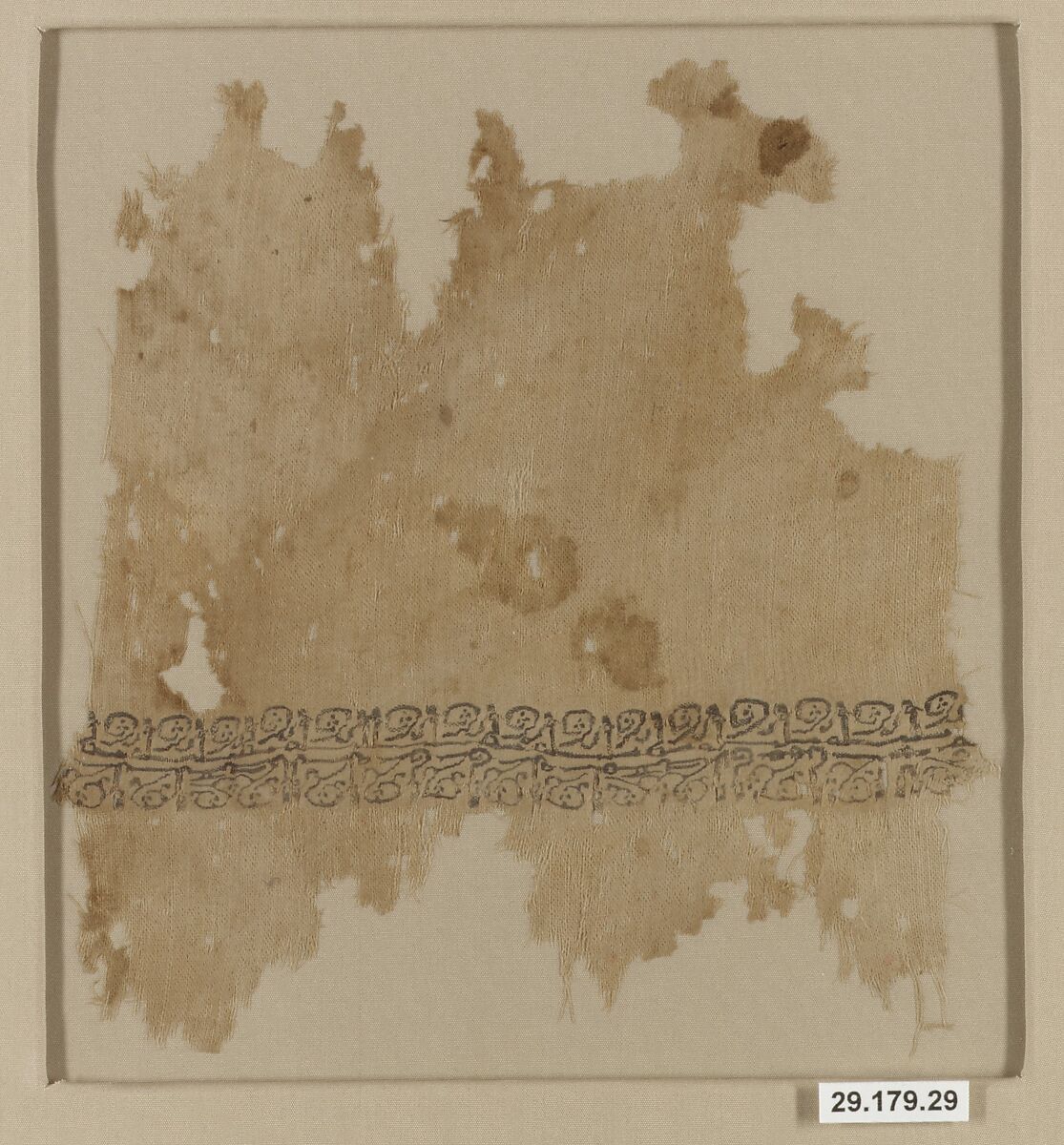 Textile Fragment, Linen, silk; plain weave, tapestry weave