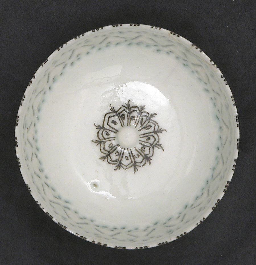 Bowl, Stonepaste; painted under transparent glaze, pierced (Gombroon ware) 