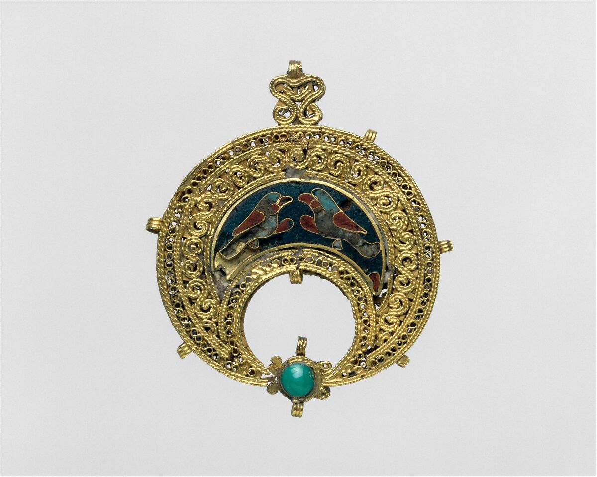 Crescent-Shaped Pendant with Confronted Birds, Gold, cloisonné enamel, turquoise; filigree