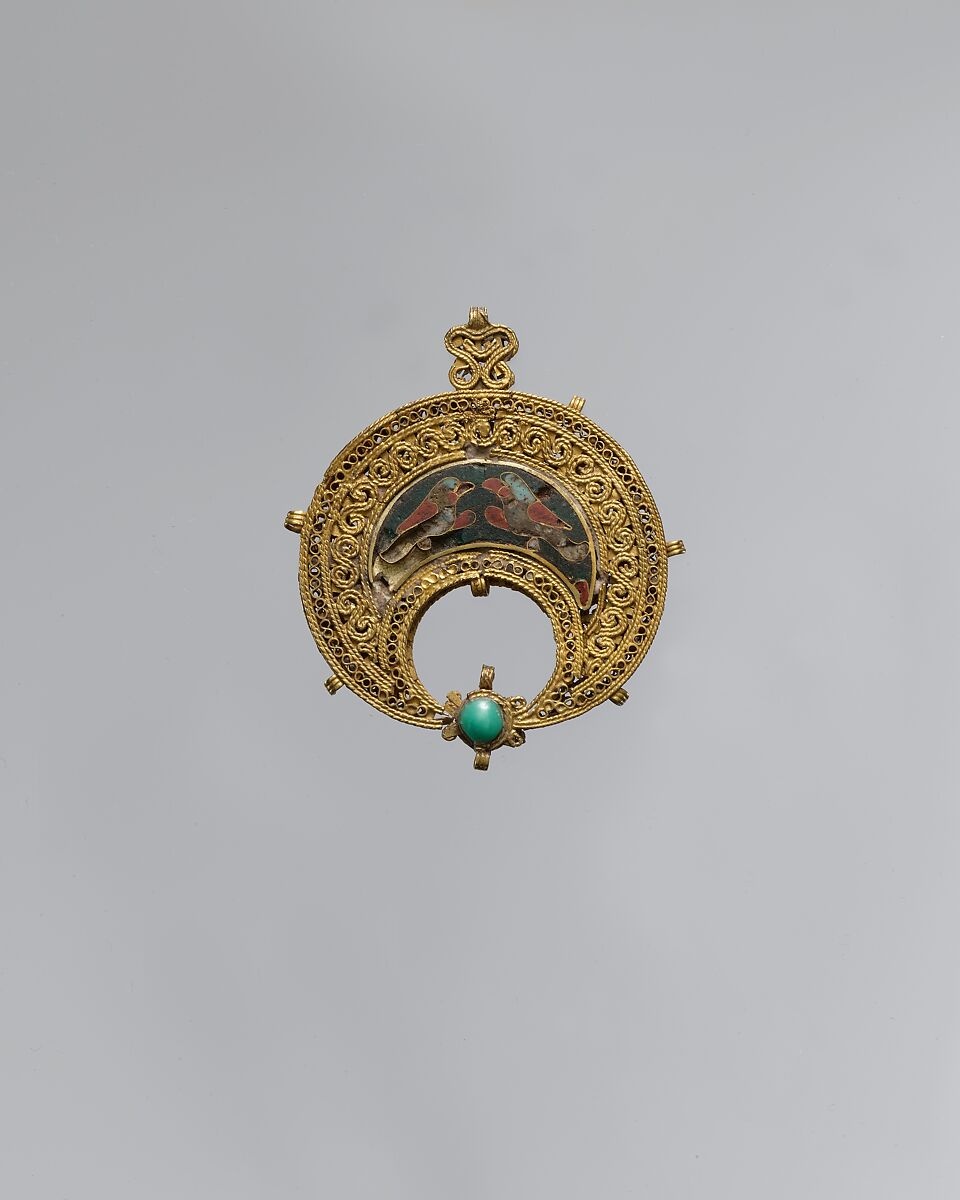Crescent-Shaped Pendant with Confronted Birds, Gold, cloisonné enamel, turquoise; filigree 