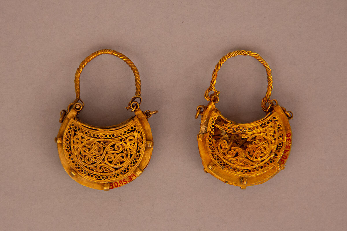Earring, One of a Pair, Gold; wire, strips, filigree, and granulation