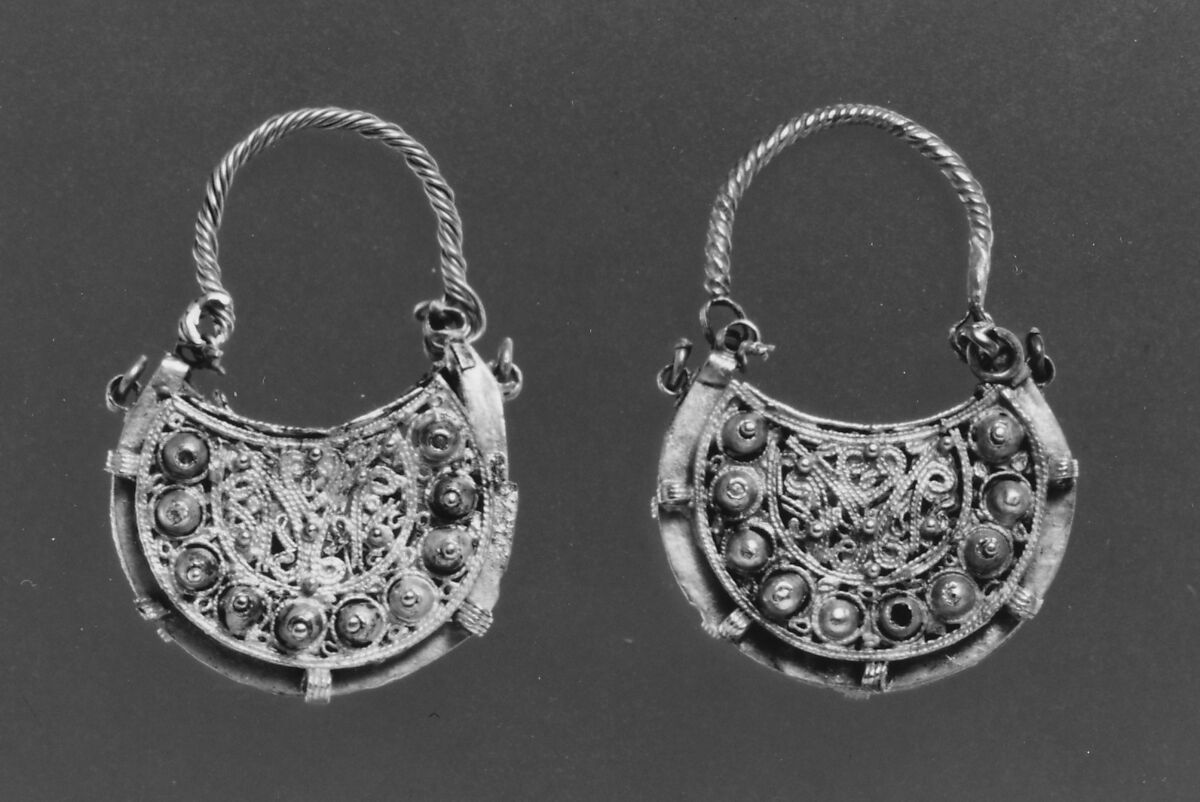 Earring, One of a Pair, Gold; wire, strips, filigree, and granulation