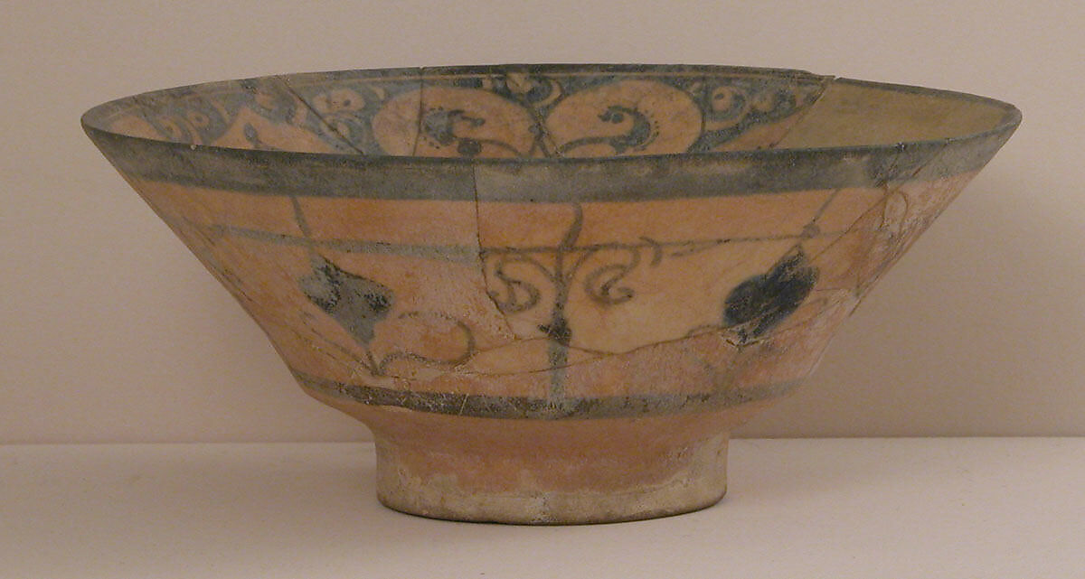 Bowl, Stonepaste; painted under transparent glaze