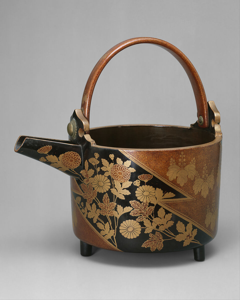 Sake Ewer (Hisage) with Chrysanthemums and Paulownia Crests in Alternating Fields, Lacquered wood with gold hiramaki-e and e-nashiji (“pear-skin picture”) on black ground, Japan 