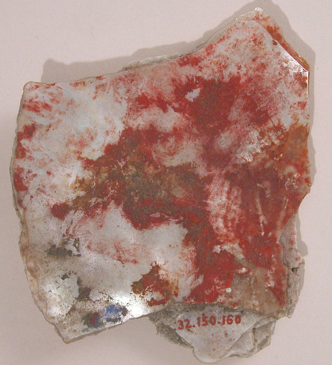 Fragment, Shell, cinnabar pigment 