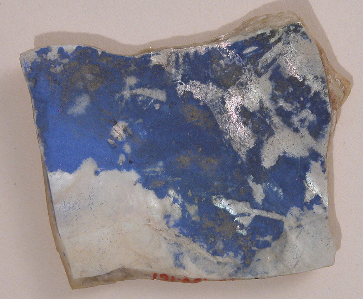 Shell with traces of blue paint, Shell; lapis lazuli pigment 