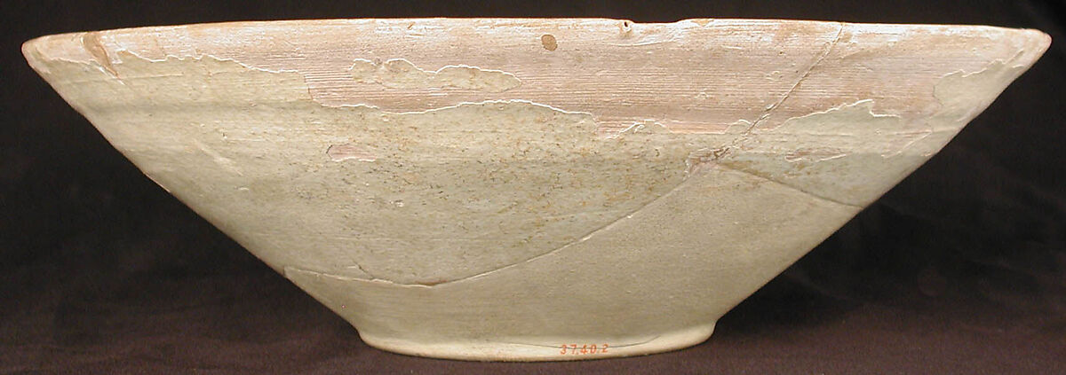 Bowl, Earthenware; slip covered with brown and black decoration under transparent glaze