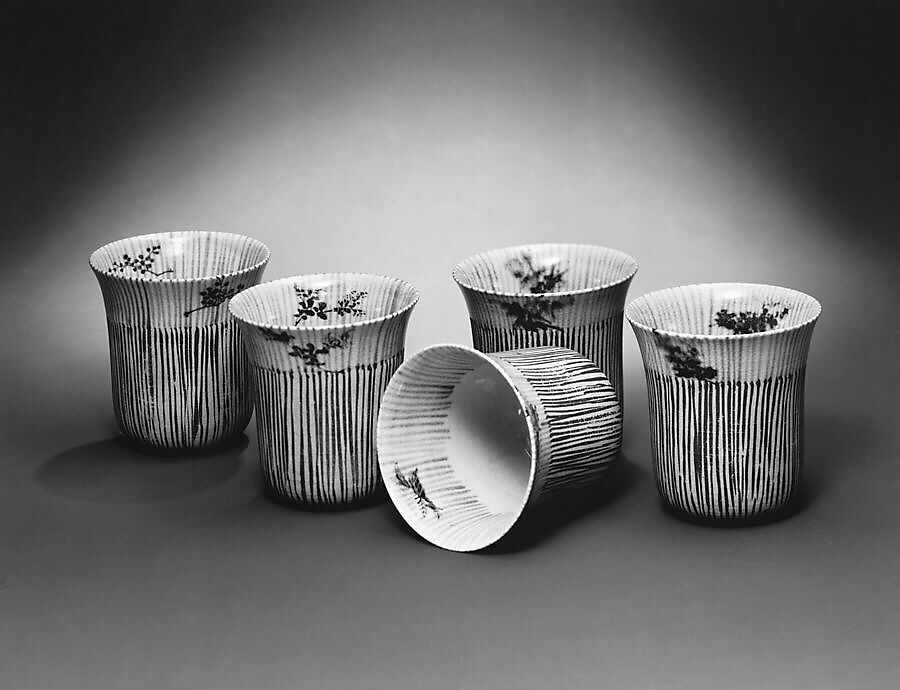 Food bowl, Stoneware painted with cobalt and amber enamels (Mizoro ware), Japan 