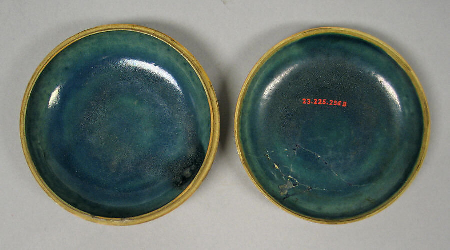 Incense Box with Design of the Seven Flowers of Autumn, Attributed to Nonomura Ninsei (Japanese, active ca. 1646–94), Glazed stoneware, colored enamels and gold, Japan