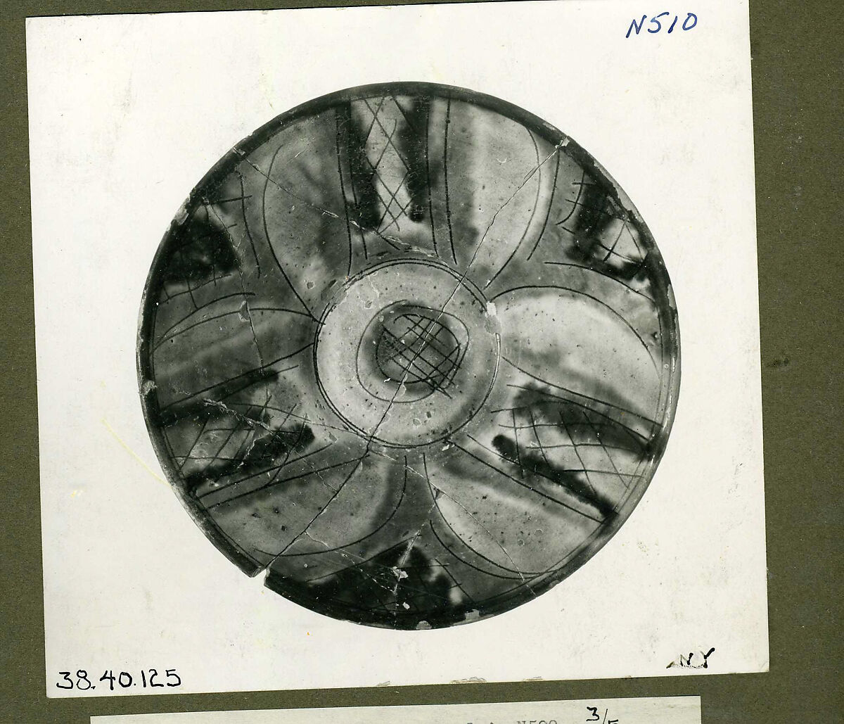 Bowl, Earthenware; white slip, incised and splashed with polychrome glazes under transparent glaze (sgraffito ware)