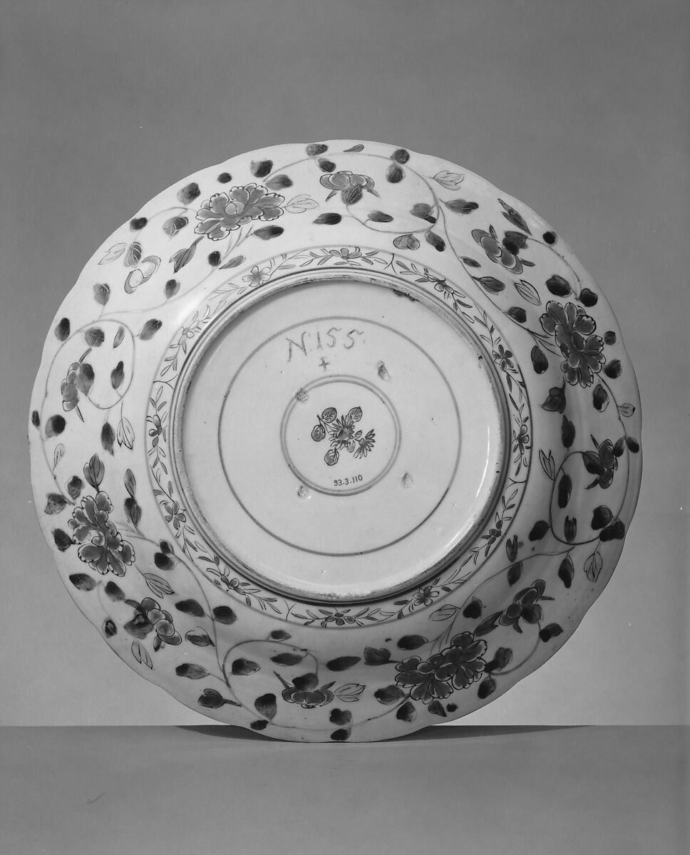 Large Dish with Flower Vases and Landscapes in Cartouches, Porcelain with underglaze blue and overglaze polychrome enamels, gold (Arita ware, Imari type), Japan