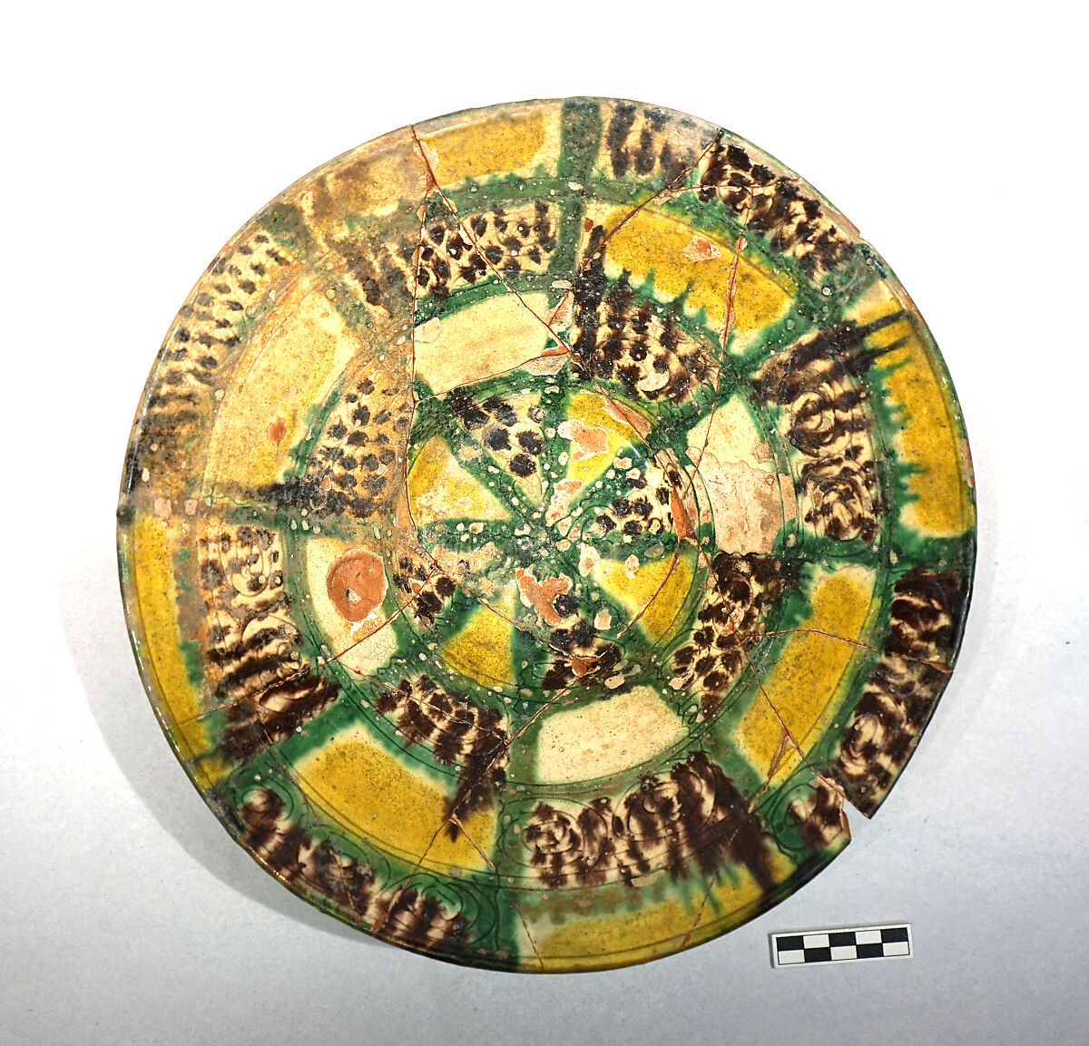 Bowl, Earthenware; underglazed painted with polychrome pigments with incised decoration under monochrome transparent glaze 