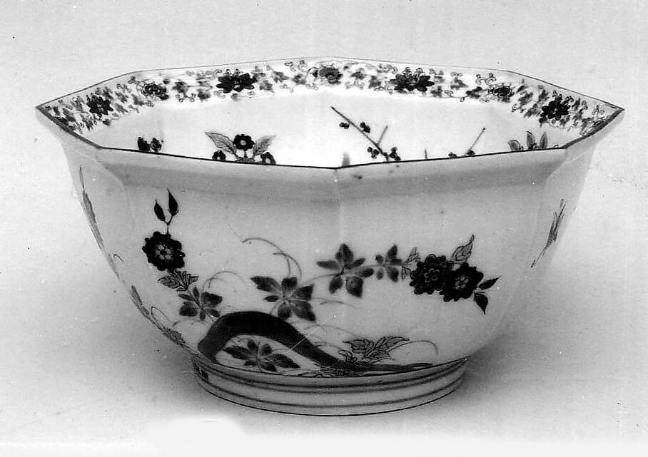 Hexagonal Bowl with Decoration of Flowers of Four Seasons, Porcelain with underglaze cobalt, enamels, and gold (Arita ware, kakiemon type), Japan 