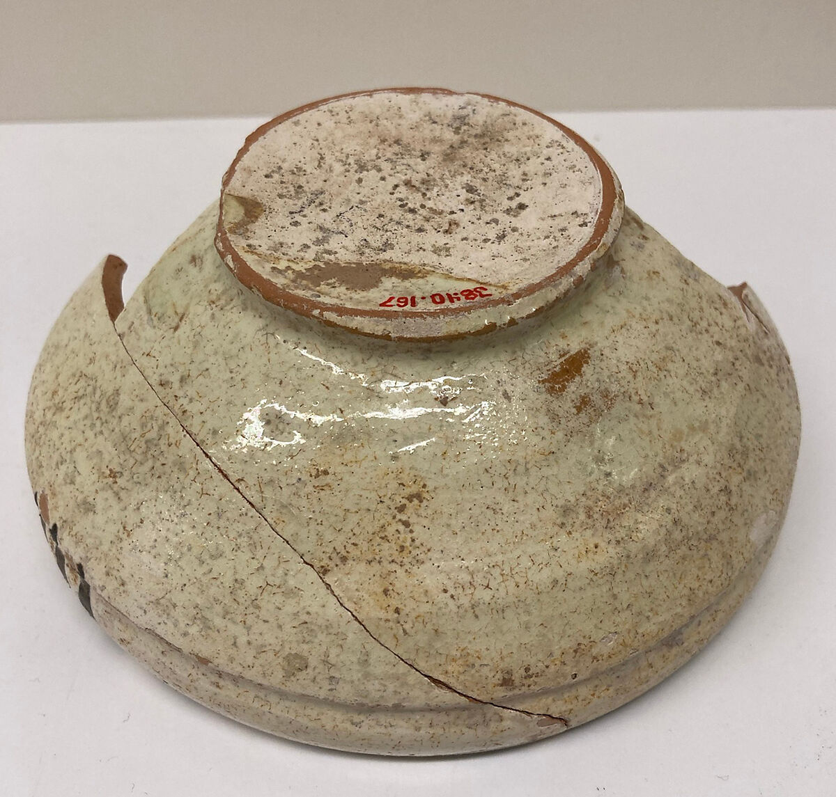 Bowl, Earthenware; white slip with monochrome slip decoration under transparent glaze