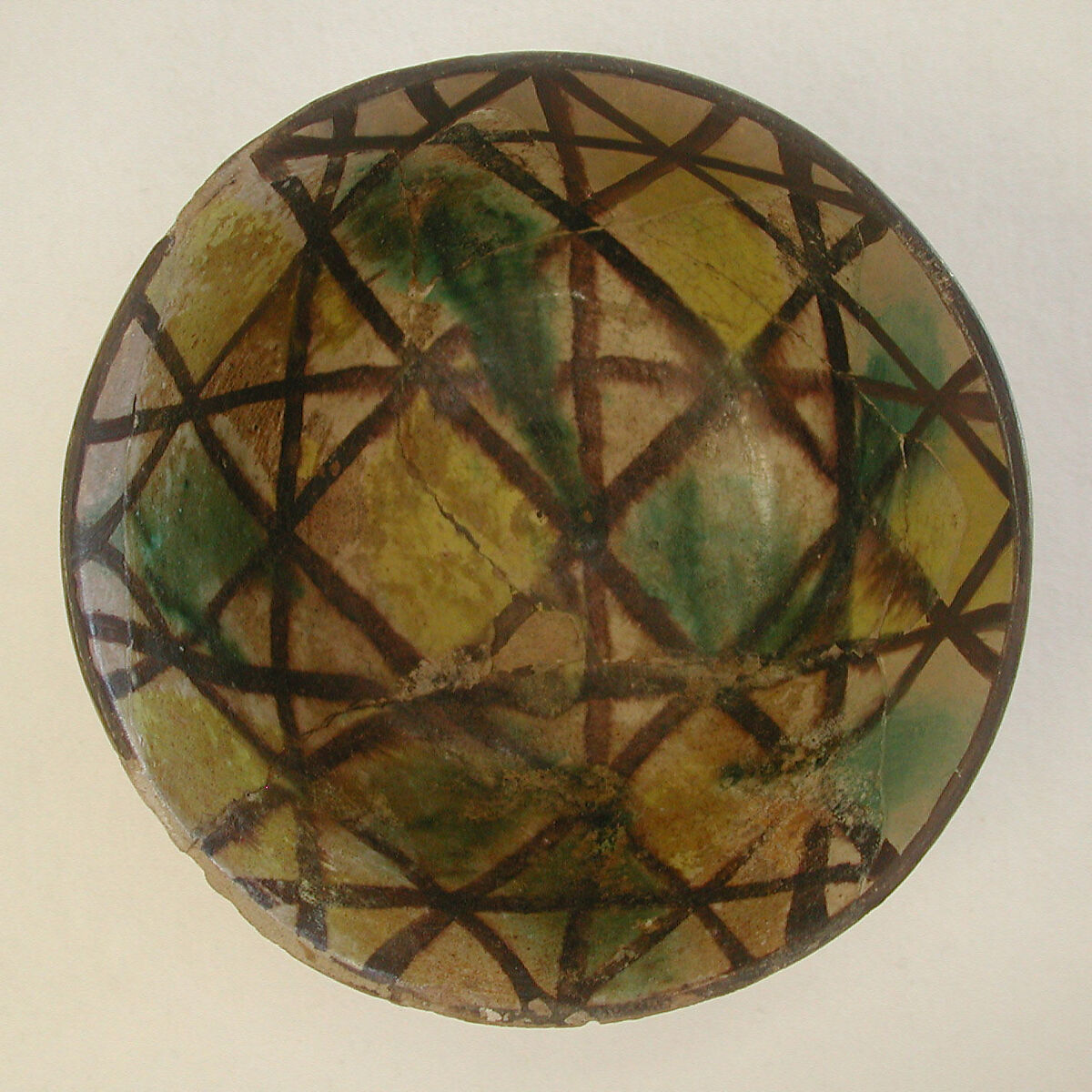 Bowl, Earthenware; polychrome decoration under transparent glaze (buff ware)