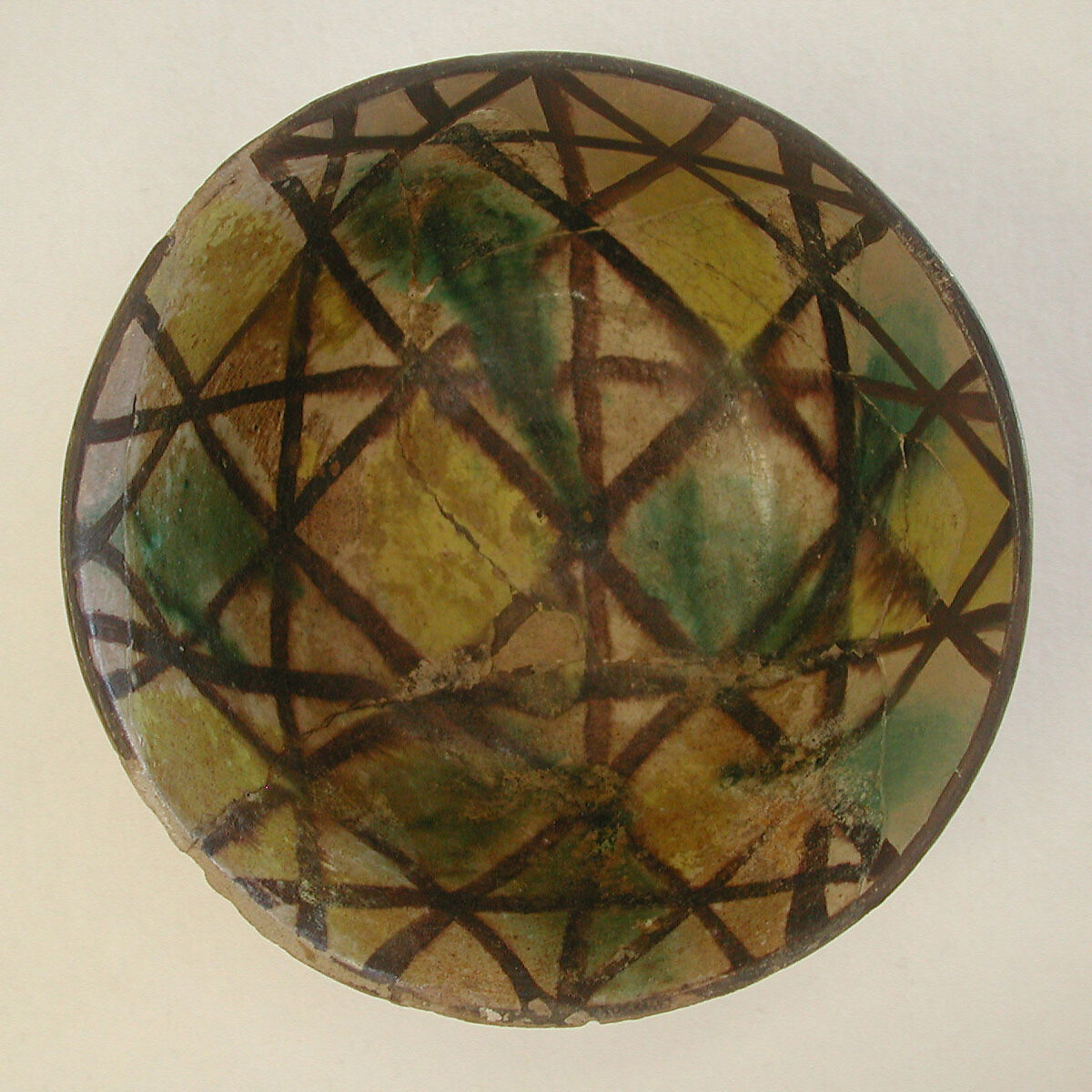 Bowl, Earthenware; polychrome decoration under transparent glaze (buff ware) 