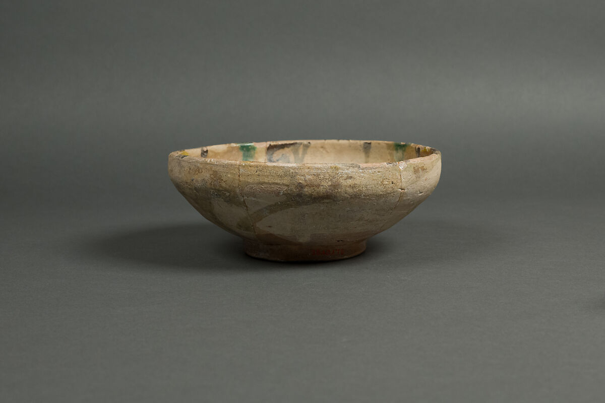 Bowl, Earthenware; polychrome slip decoration under transparent greenish glaze (buff ware) 